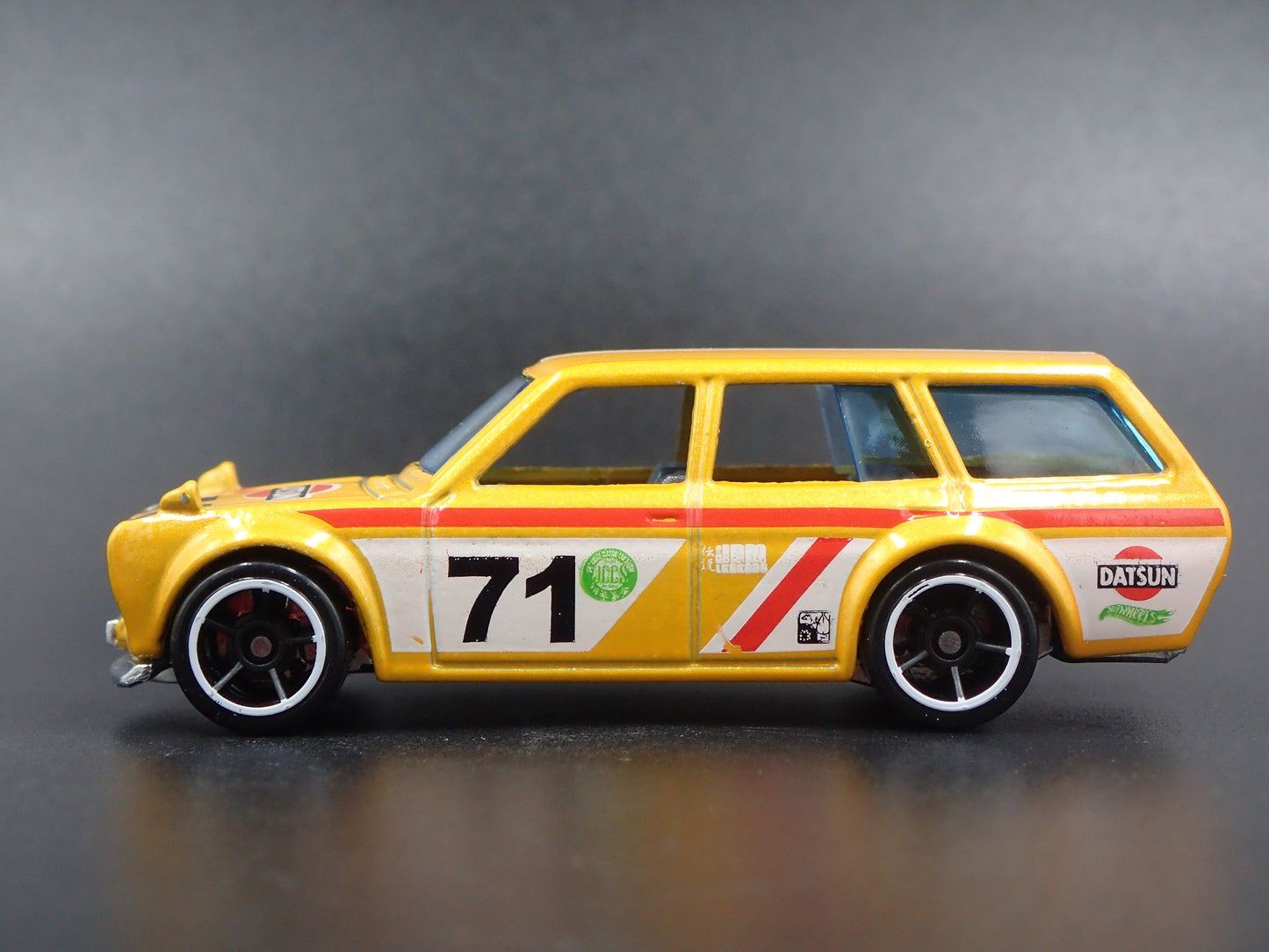 1968-1973 DATSUN 510 STATION WAGON YELLOW 1:64 SCALE DIORAMA DIECAST MODEL CAR