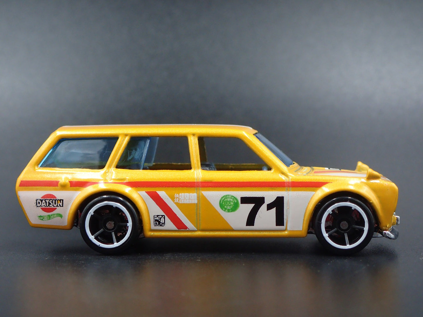 1968-1973 DATSUN 510 STATION WAGON YELLOW 1:64 SCALE DIORAMA DIECAST MODEL CAR