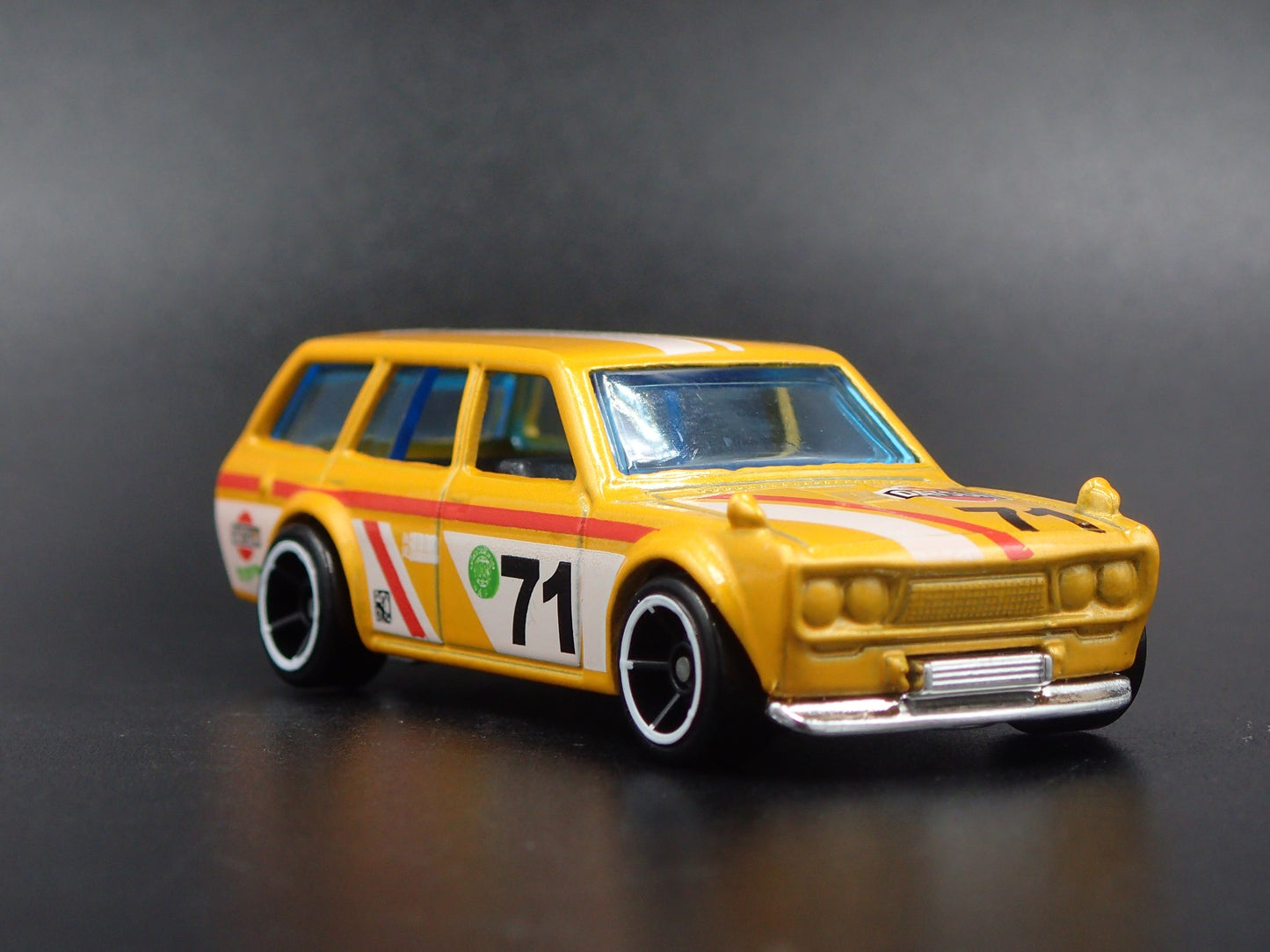 1968-1973 DATSUN 510 STATION WAGON YELLOW 1:64 SCALE DIORAMA DIECAST MODEL CAR