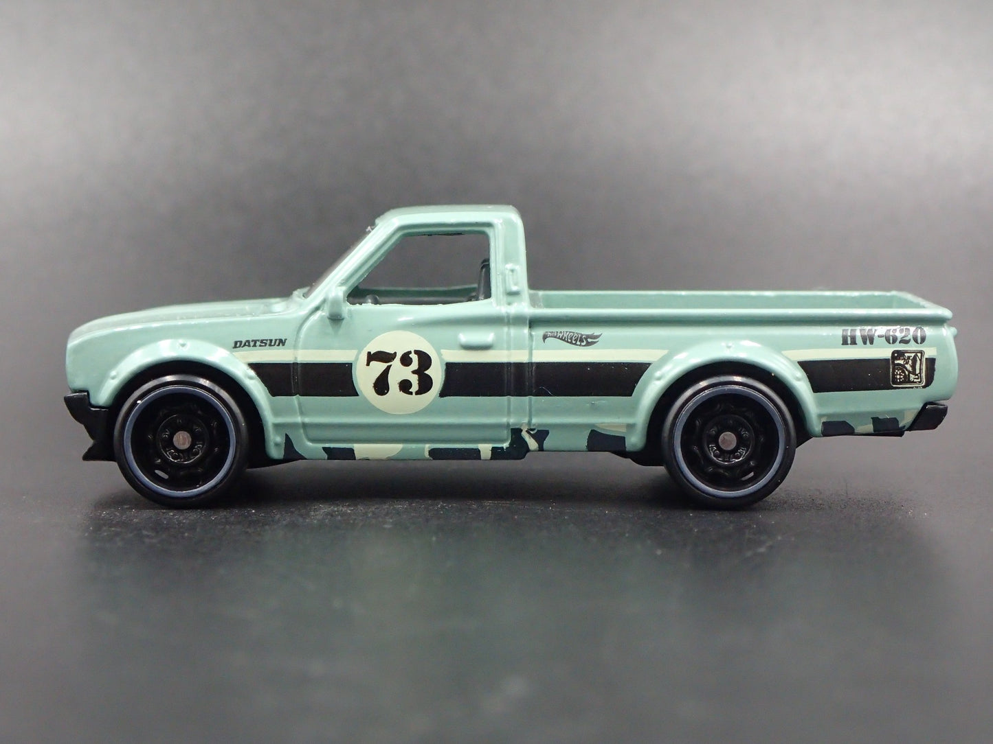 1973-1979 DATSUN 620 PICKUP TRUCK GREEN 1:64 SCALE DIORAMA DIECAST MODEL CAR