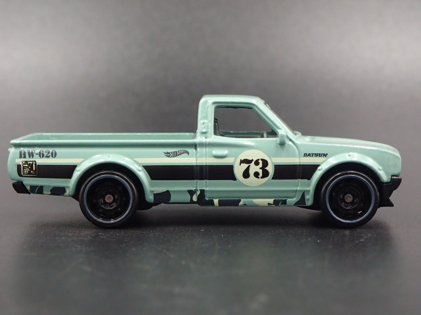 1973-1979 DATSUN 620 PICKUP TRUCK GREEN 1:64 SCALE DIORAMA DIECAST MODEL CAR
