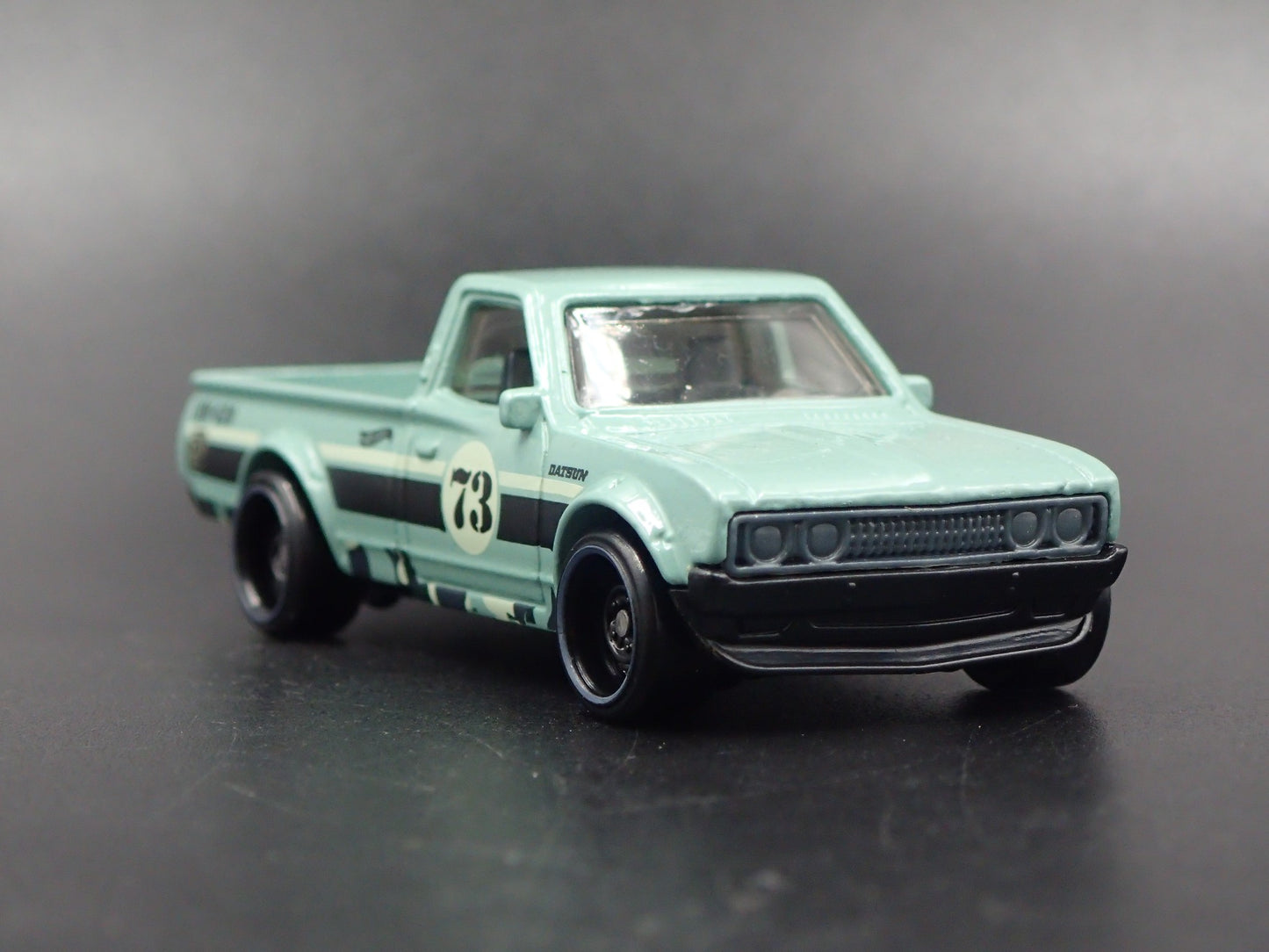 1973-1979 DATSUN 620 PICKUP TRUCK GREEN 1:64 SCALE DIORAMA DIECAST MODEL CAR