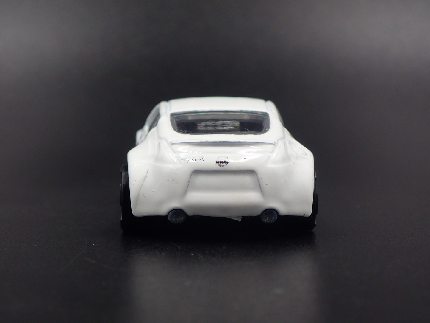 2009-2020 NISSAN 370Z WHITE 1:64 SCALE COLLECTIBLE DIORAMA DIECAST MODEL CAR