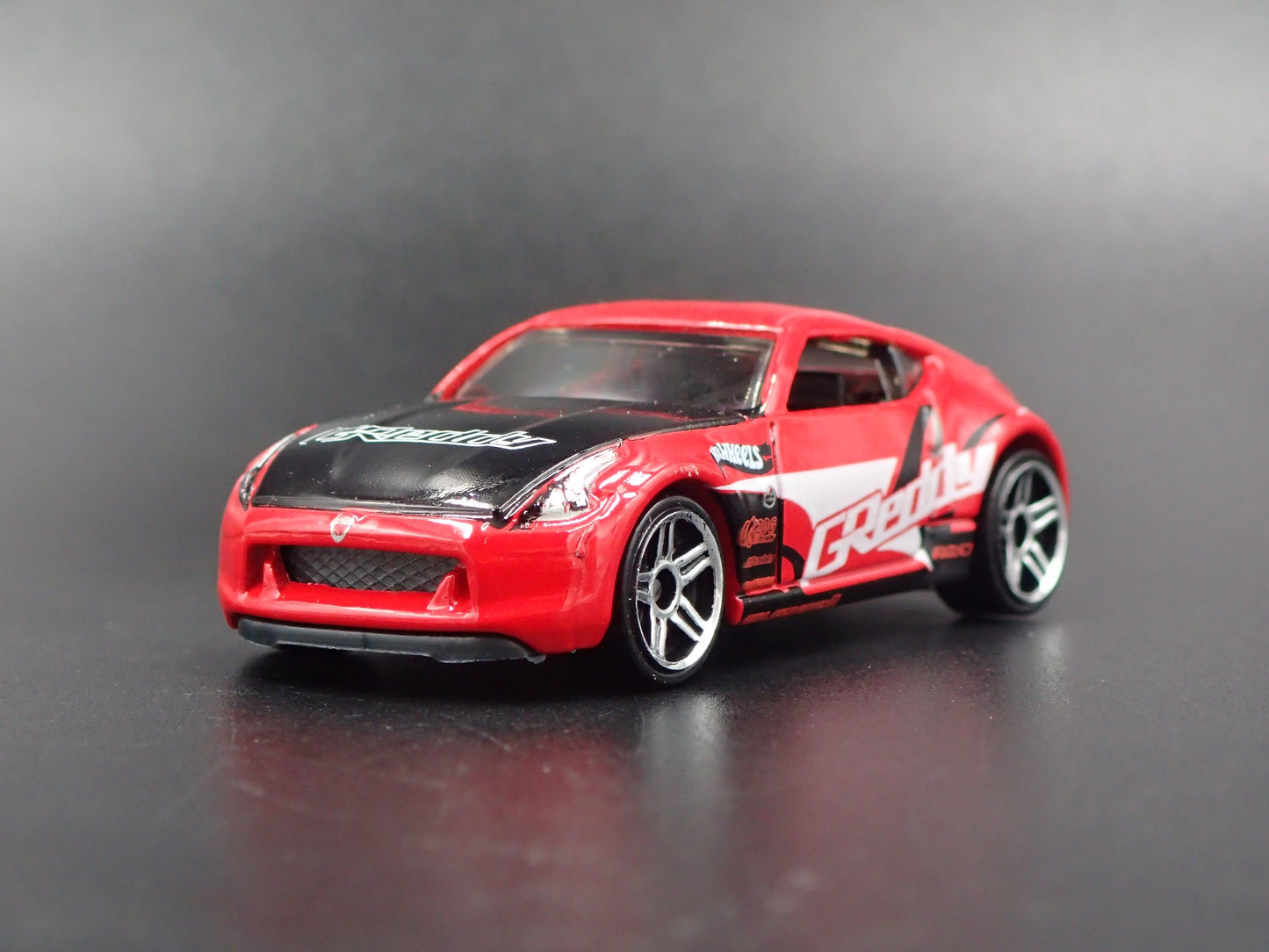 2009-2020 NISSAN 370Z GREDDY 1:64 SCALE COLLECTIBLE DIORAMA DIECAST MODEL CAR