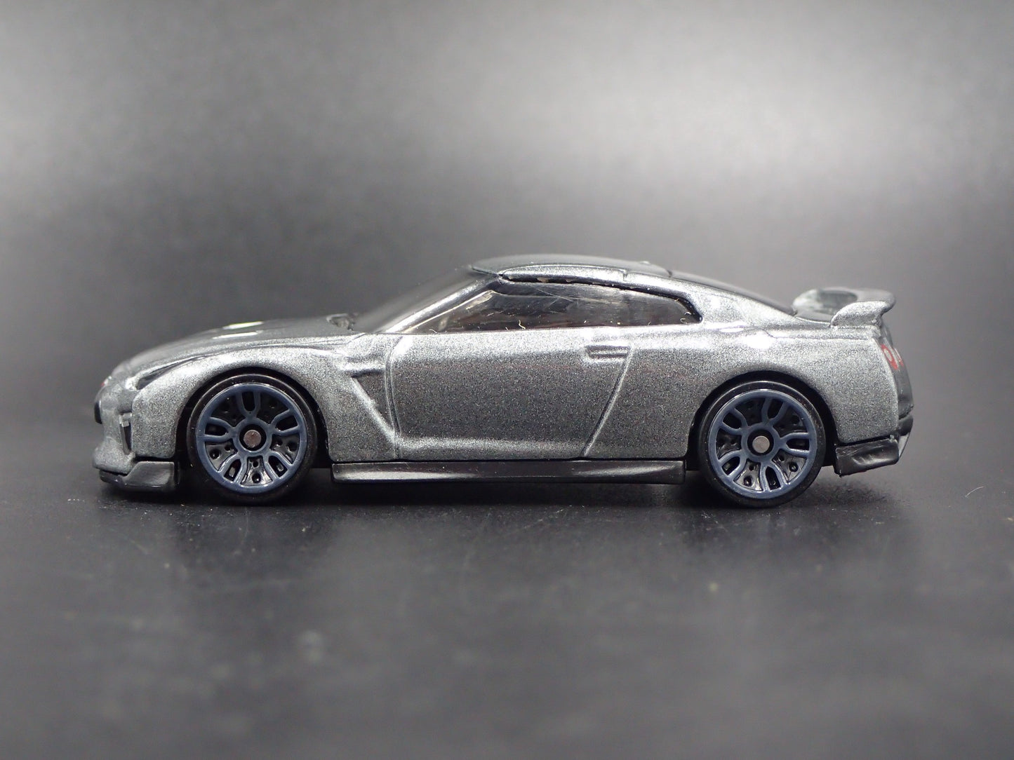 2007-2025 NISSAN GTR R35 SKYLINE GRAY RARE 1:64 SCALE DIORAMA DIECAST MODEL CAR