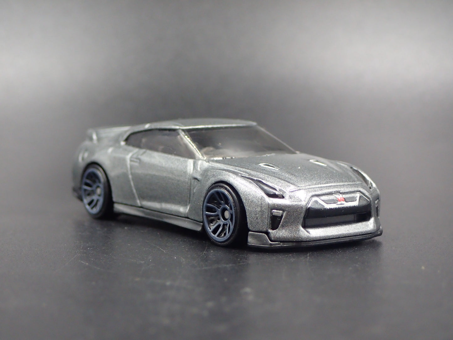 2007-2025 NISSAN GTR R35 SKYLINE GRAY RARE 1:64 SCALE DIORAMA DIECAST MODEL CAR