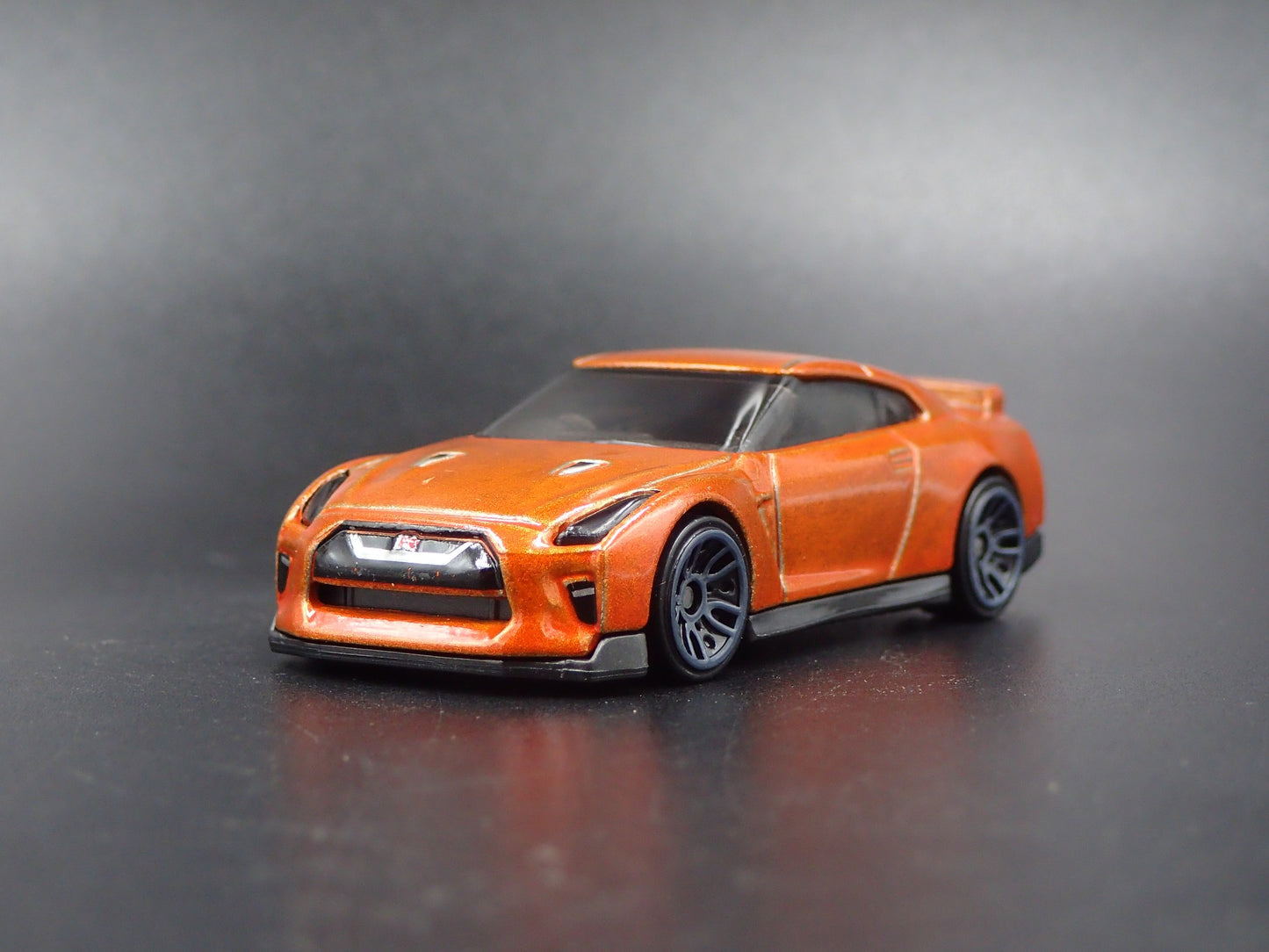 2007-2025 NISSAN GTR R35 SKYLINE ORANGE 1:64 SCALE DIORAMA DIECAST MODEL CAR