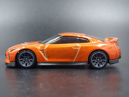 2007-2025 NISSAN GTR R35 SKYLINE ORANGE 1:64 SCALE DIORAMA DIECAST MODEL CAR