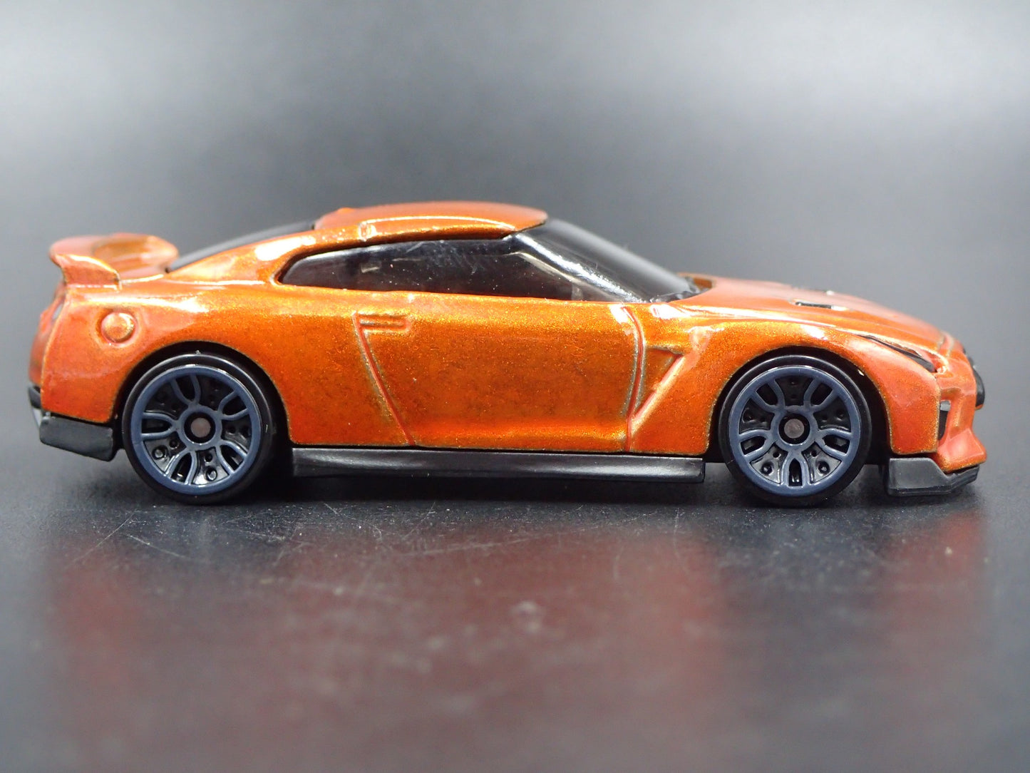 2007-2025 NISSAN GTR R35 SKYLINE ORANGE 1:64 SCALE DIORAMA DIECAST MODEL CAR