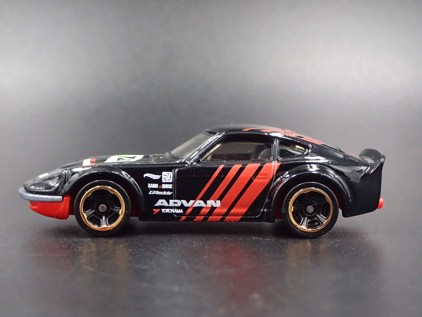 1970-1973 NISSAN FAIRLADY Z 240Z ADVAN JDM  1/64 SCALE DIORAMA DIECAST MODEL CAR