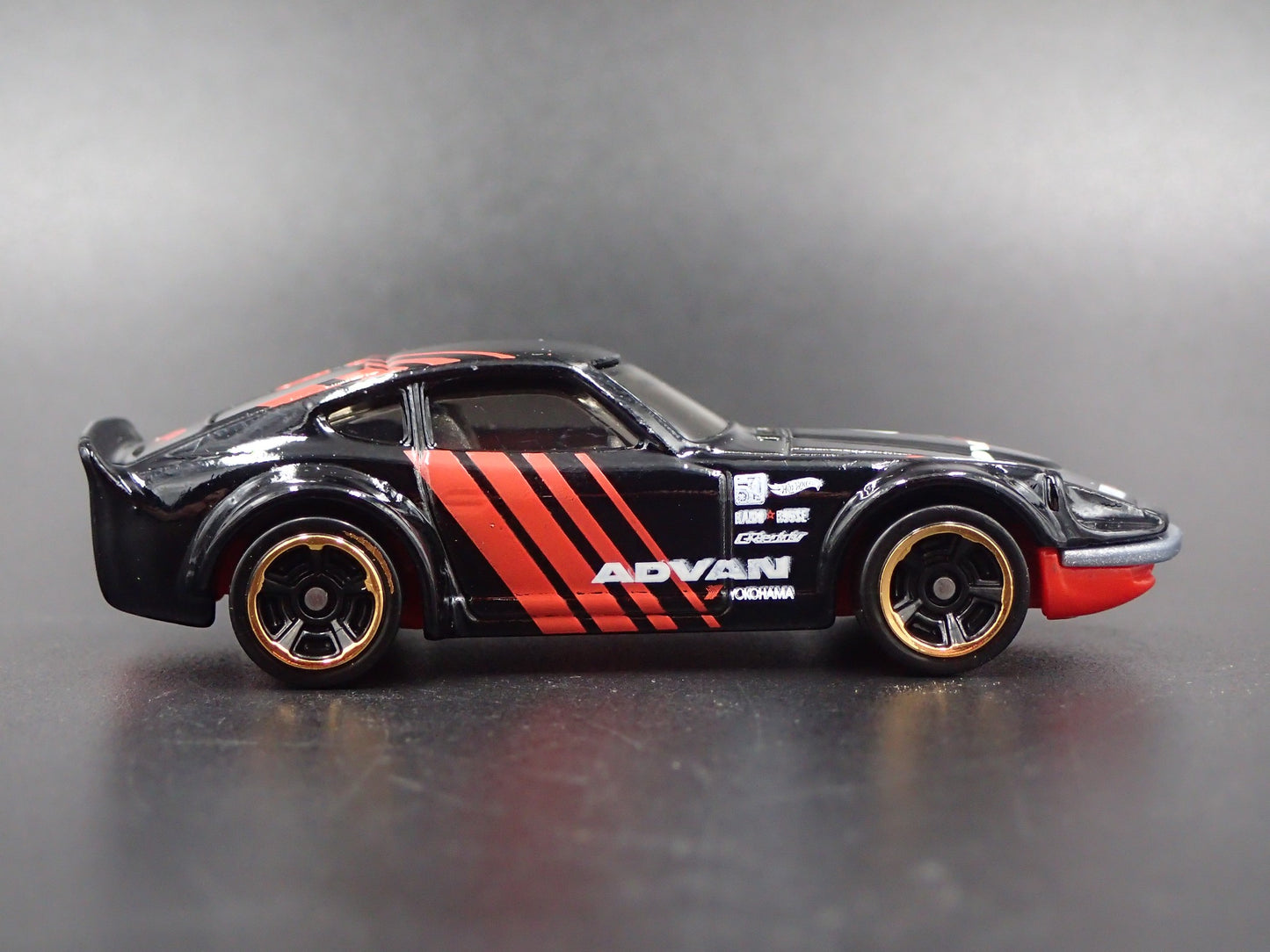 1970-1973 NISSAN FAIRLADY Z 240Z ADVAN JDM  1/64 SCALE DIORAMA DIECAST MODEL CAR