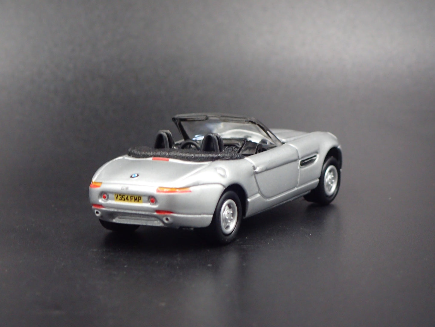2000-2003 BMW Z8 CONVERTIBLE 1:64 SCALE COLLECTIBLE DIORAMA DIECAST MODEL CAR