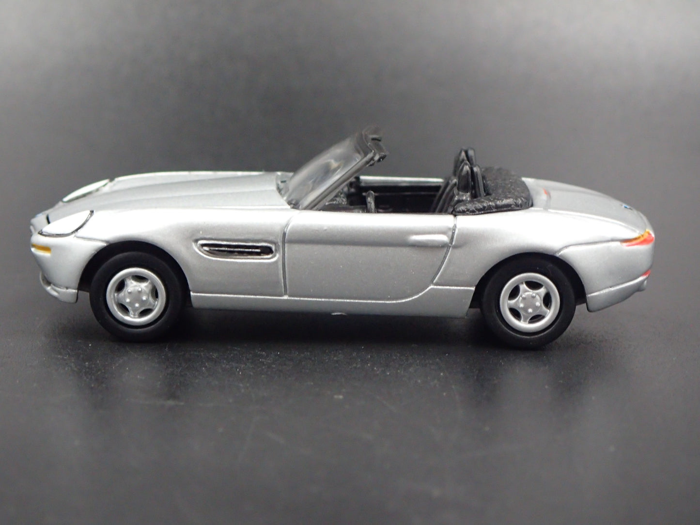 2000-2003 BMW Z8 CONVERTIBLE 1:64 SCALE COLLECTIBLE DIORAMA DIECAST MODEL CAR