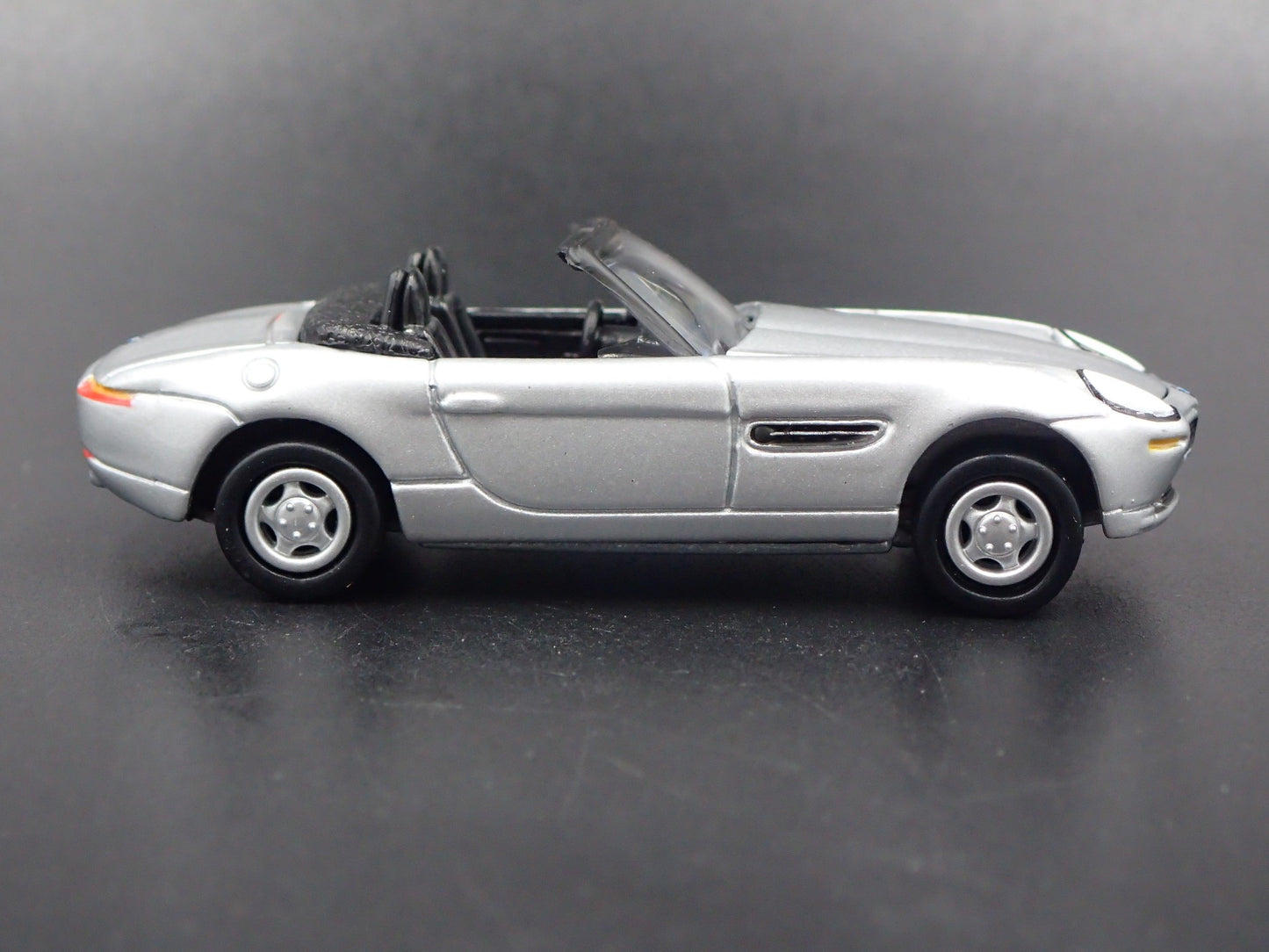 2000-2003 BMW Z8 CONVERTIBLE 1:64 SCALE COLLECTIBLE DIORAMA DIECAST MODEL CAR