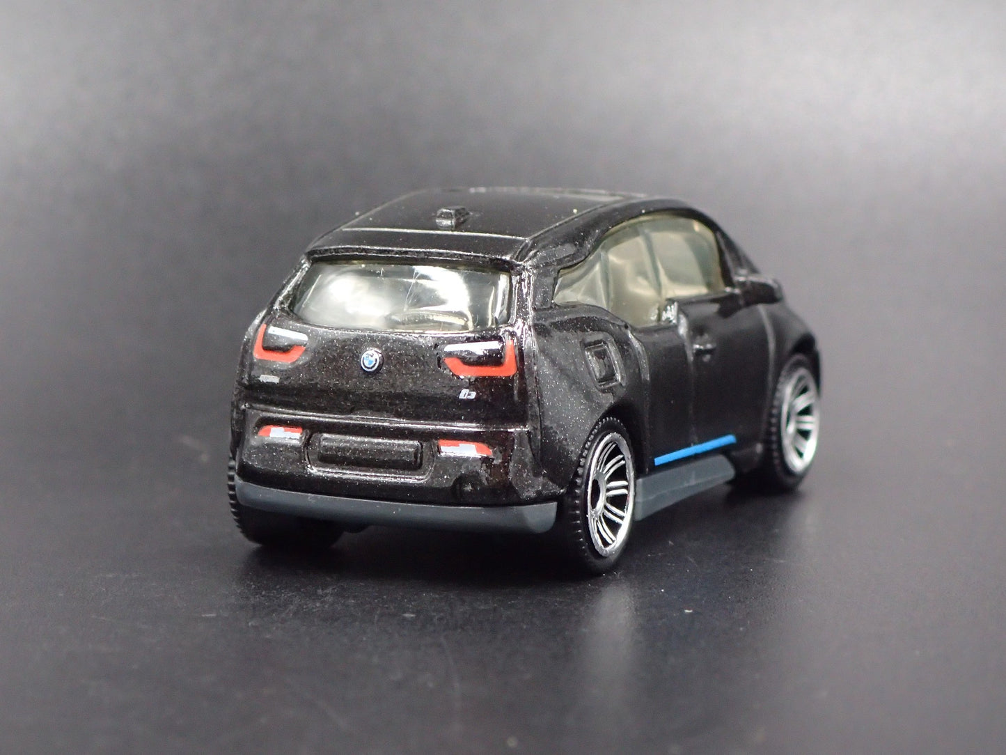2014-2021 BMW i3 BLACK 1:64 SCALE LIMITED COLLECTIBLE DIORAMA DIECAST MODEL CAR