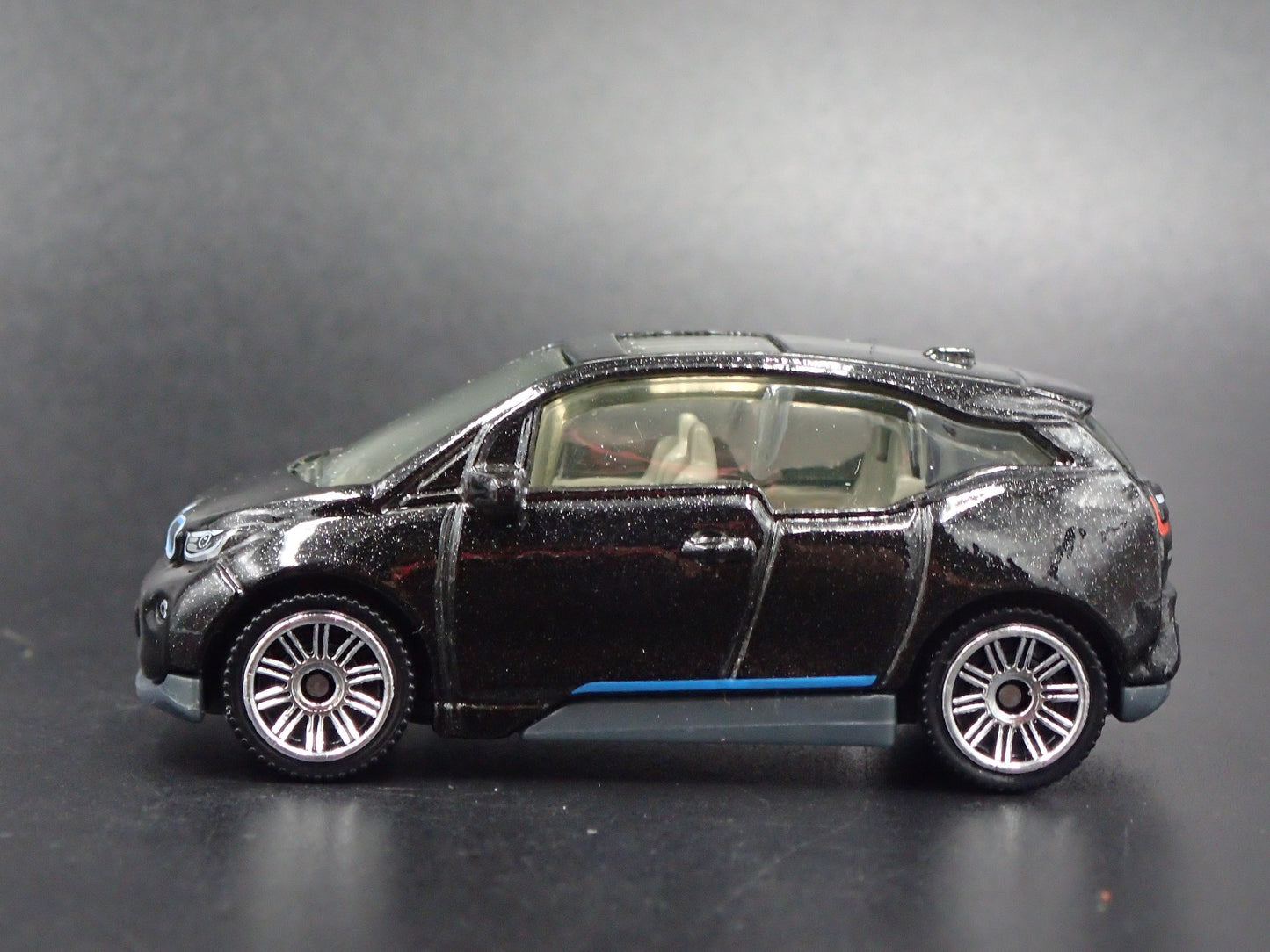 2014-2021 BMW i3 BLACK 1:64 SCALE LIMITED COLLECTIBLE DIORAMA DIECAST MODEL CAR
