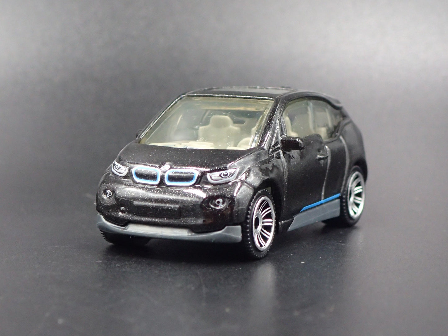 2014-2021 BMW i3 BLACK 1:64 SCALE LIMITED COLLECTIBLE DIORAMA DIECAST MODEL CAR