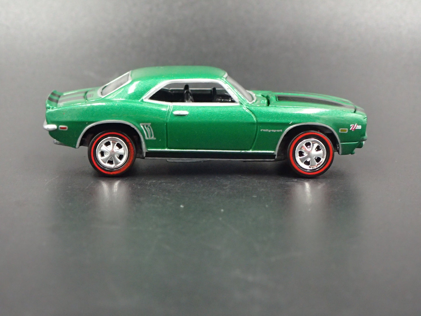 1969 69 CHEVY CHEVROLET CAMARO Z28 RS 1:64 SCALE COLLECTIBLE DIECAST MODEL CAR