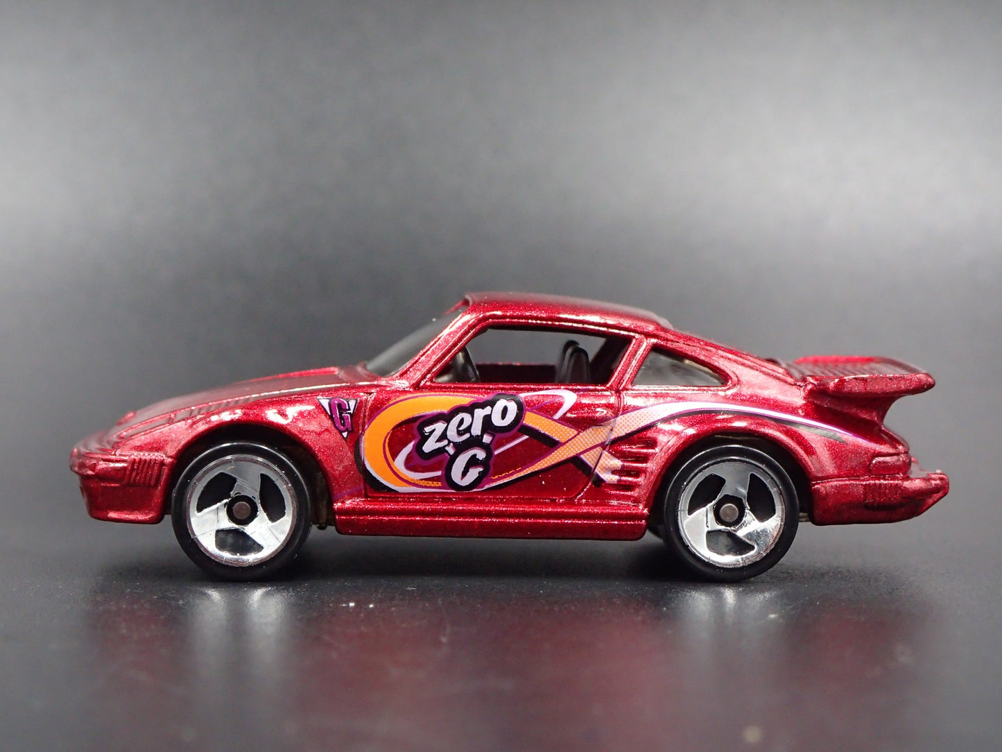 1978-1983 PORSCHE 930 TURBO SLANT NOSE 1:64 SCALE DIORAMA DIECAST MODEL CAR