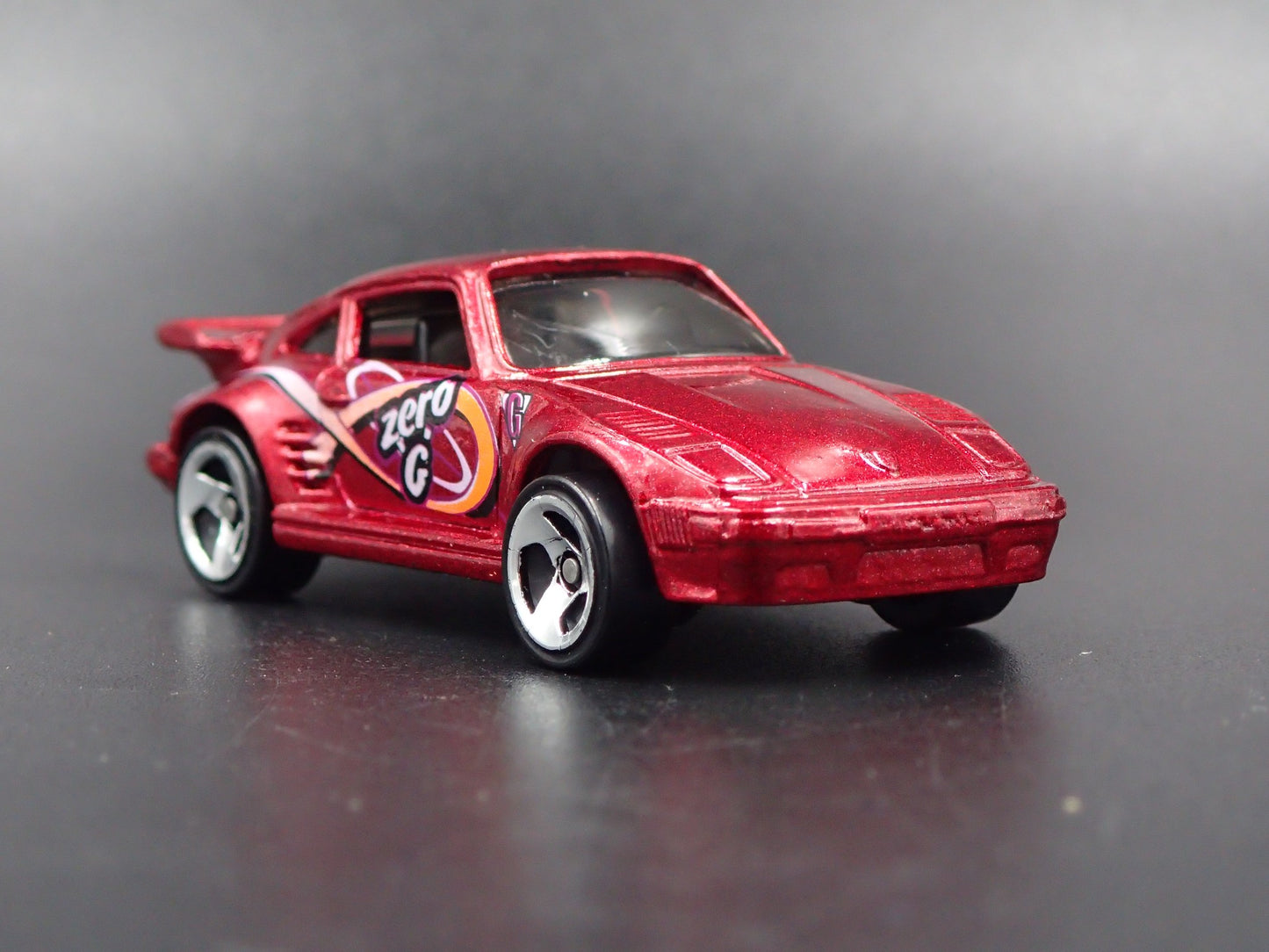 1978-1983 PORSCHE 930 TURBO SLANT NOSE 1:64 SCALE DIORAMA DIECAST MODEL CAR