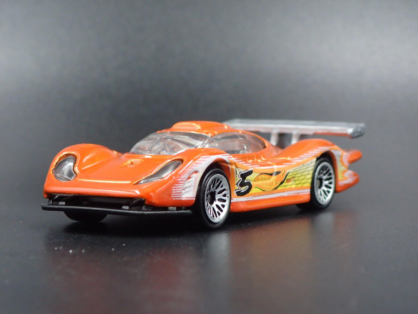 1998-1999 PORSCHE 911 GT1-98 RACE CAR RARE 1:64 SCALE DIORAMA DIECAST MODEL CAR