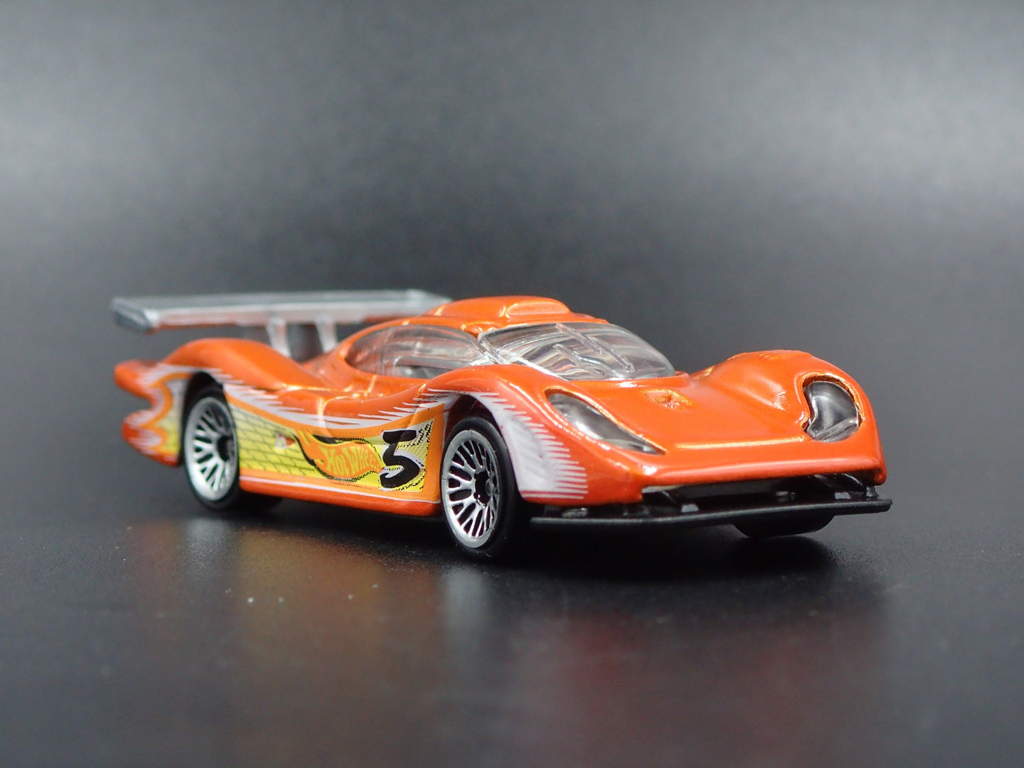 1998-1999 PORSCHE 911 GT1-98 RACE CAR RARE 1:64 SCALE DIORAMA DIECAST MODEL CAR