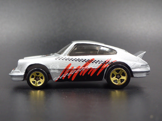 1984-1989 PORSCHE 911 CARRERA 1:64 SCALE COLLECTIBLE DIORAMA DIECAST MODEL CAR