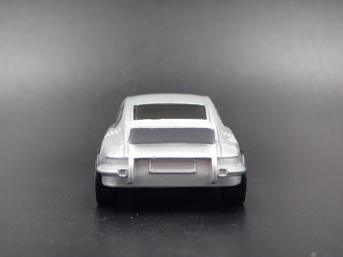 1984-1989 PORSCHE 911 CARRERA 1:64 SCALE COLLECTIBLE DIORAMA DIECAST MODEL CAR