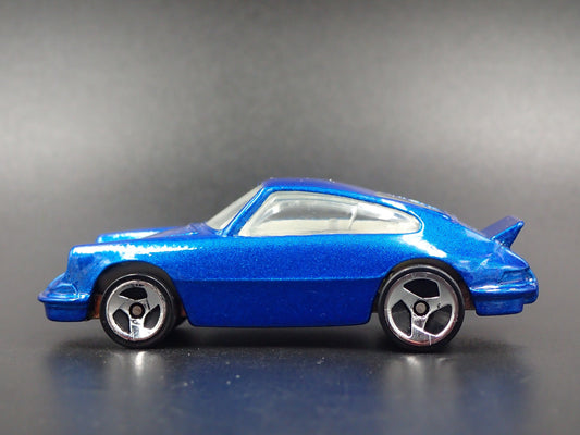 1984-1989 PORSCHE 911 CARRERA 1:64 SCALE COLLECTIBLE DIORAMA DIECAST MODEL CAR