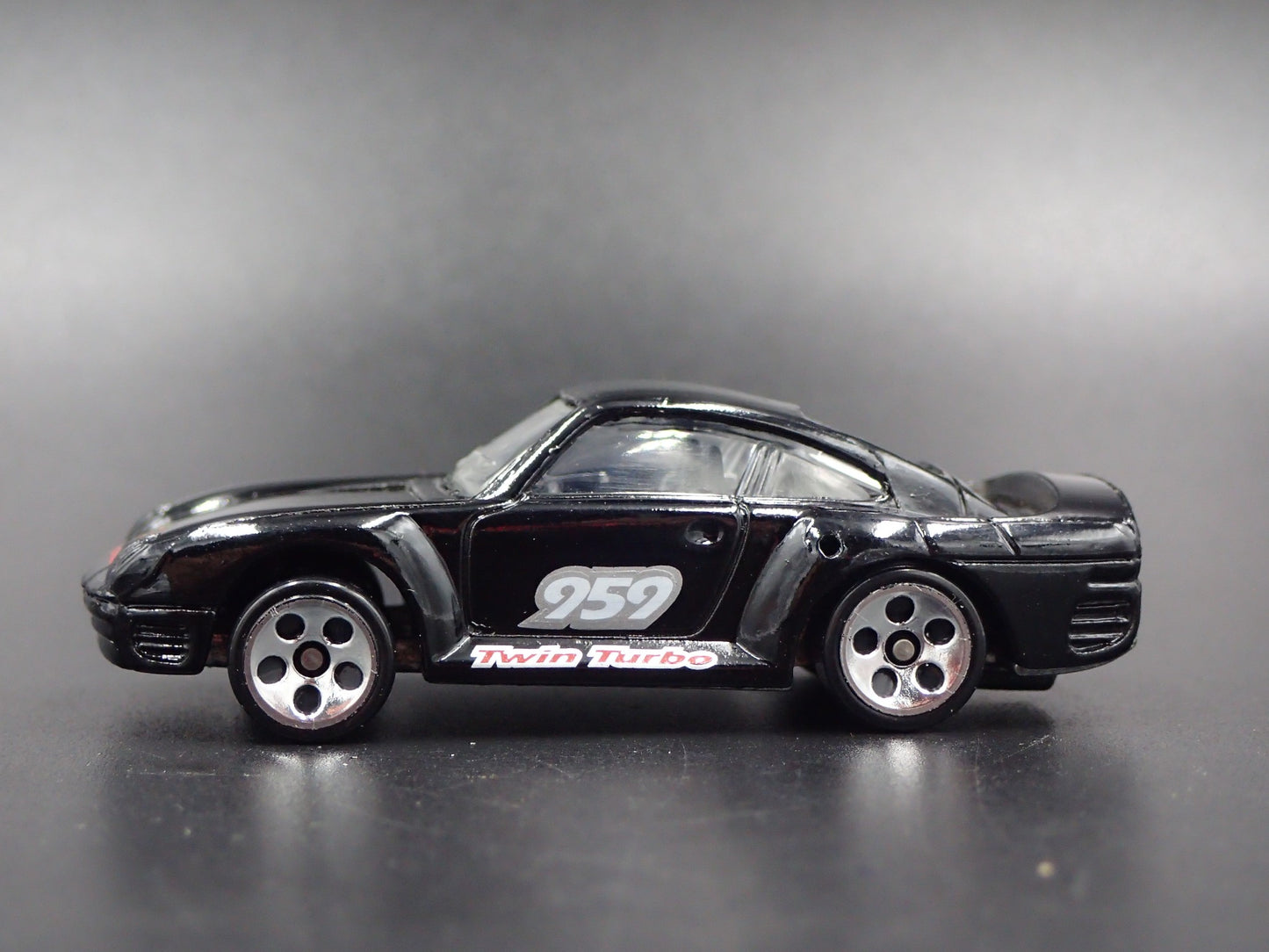 1986-1993 PORSCHE 959 BLACK 1:64 SCALE COLLECTIBLE DIORAMA DIECAST MODEL CAR