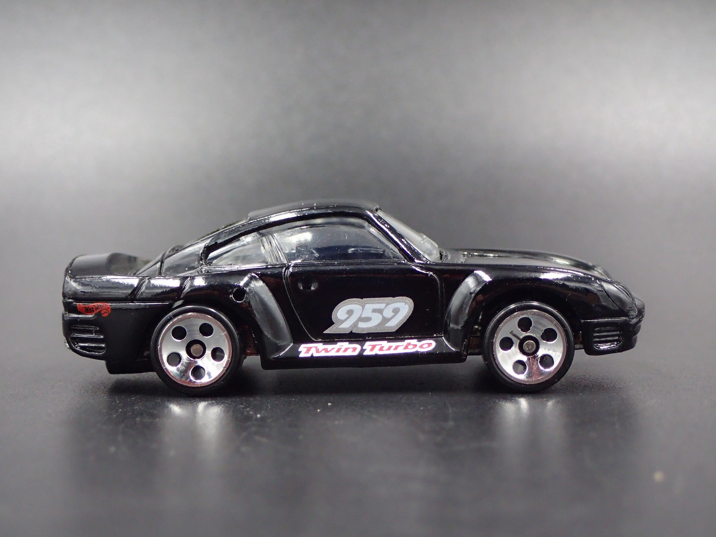 1986-1993 PORSCHE 959 BLACK 1:64 SCALE COLLECTIBLE DIORAMA DIECAST MODEL CAR
