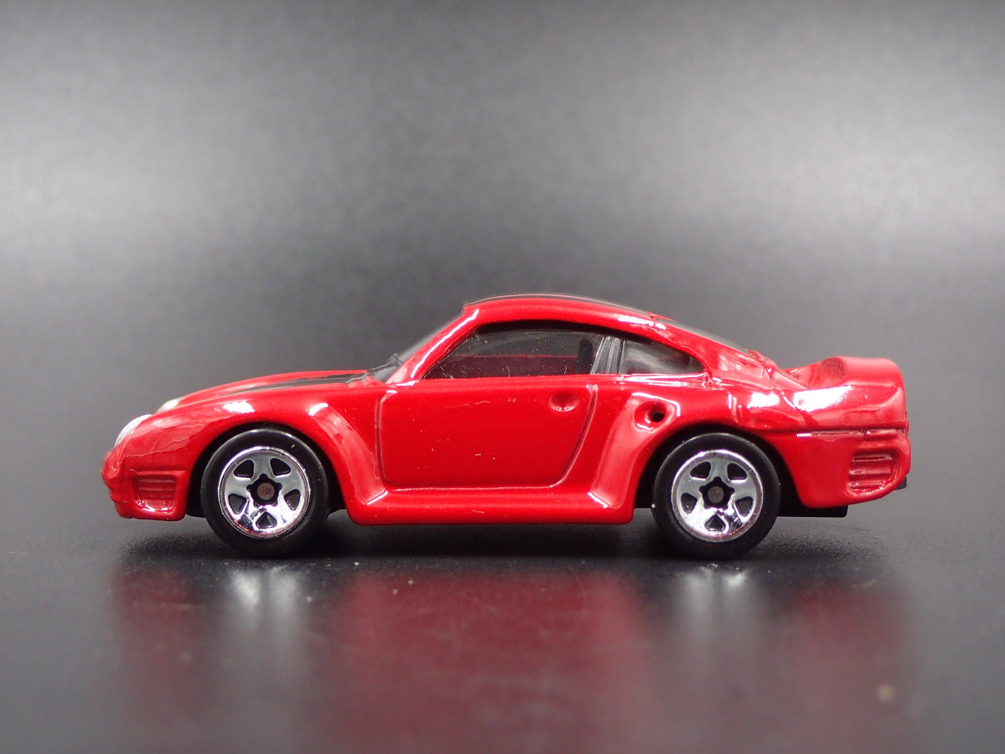 1986-1993 PORSCHE 959 RED 1:64 SCALE COLLECTIBLE DIORAMA DIECAST MODEL CAR