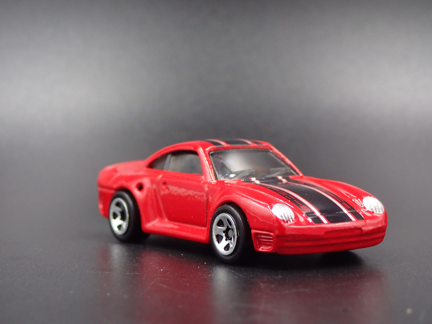1986-1993 PORSCHE 959 RED 1:64 SCALE COLLECTIBLE DIORAMA DIECAST MODEL CAR