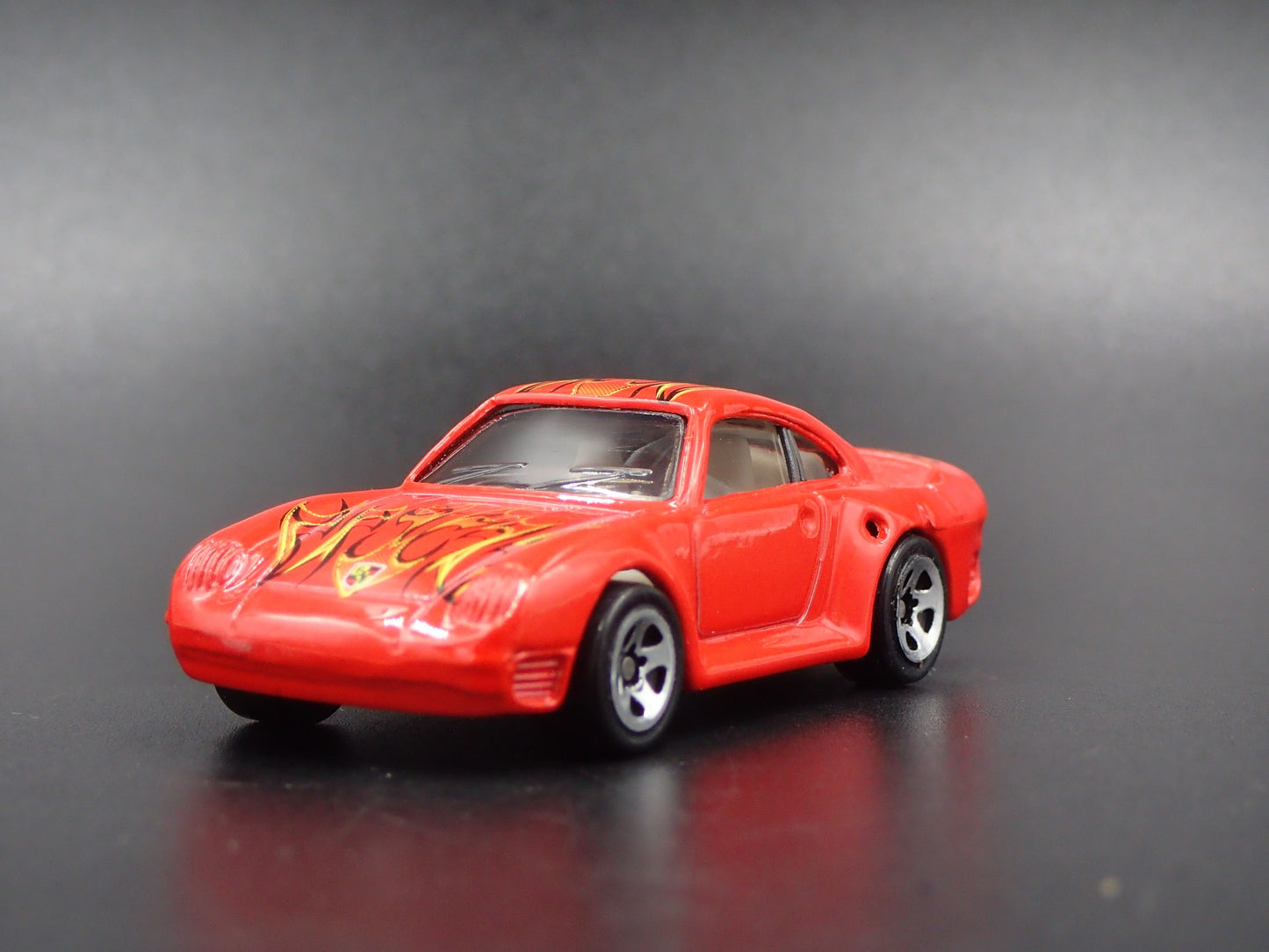 1986-1993 PORSCHE 959 RED 1:64 SCALE COLLECTIBLE DIORAMA DIECAST MODEL CAR
