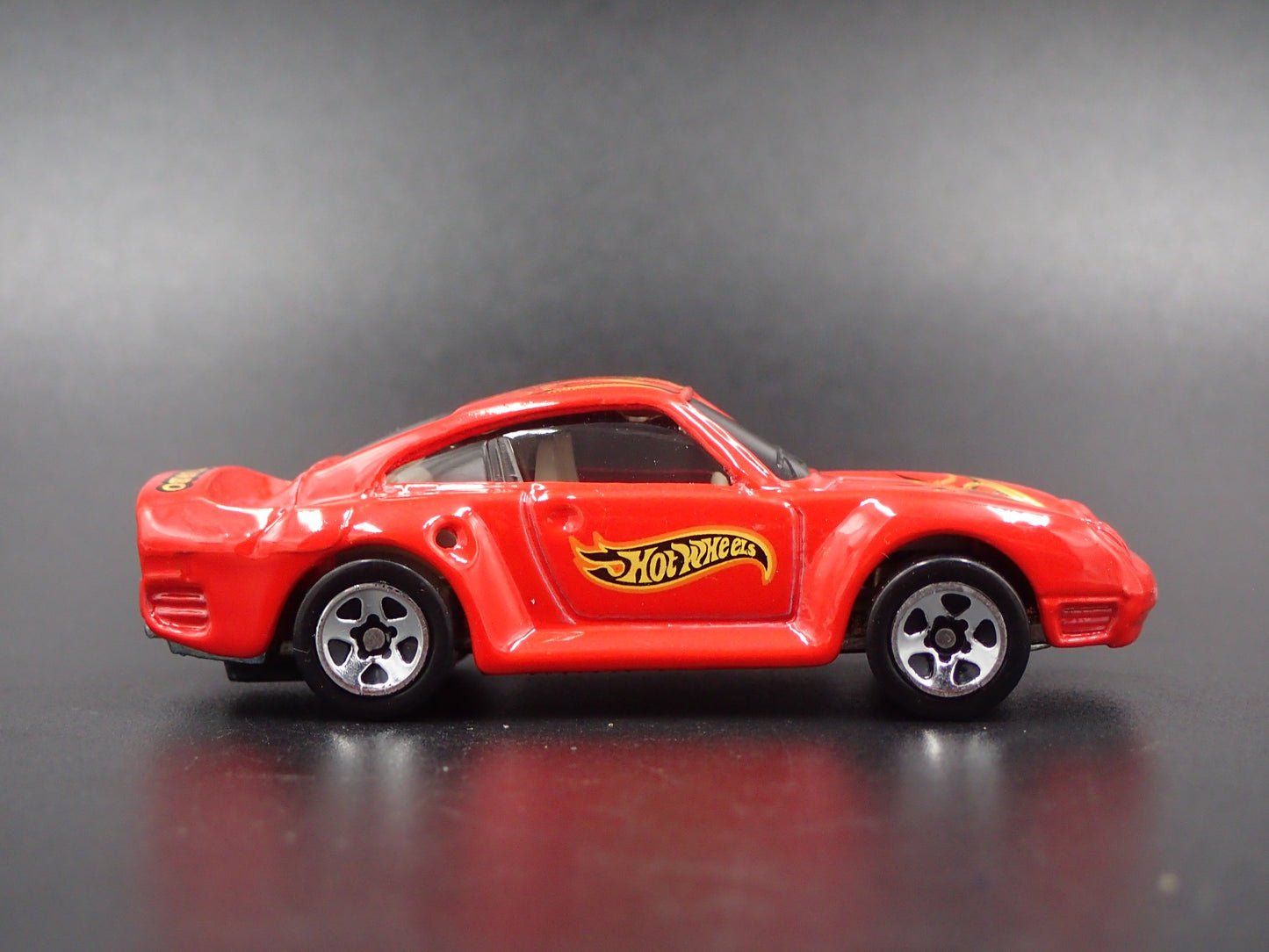 1986-1993 PORSCHE 959 RED 1:64 SCALE COLLECTIBLE DIORAMA DIECAST MODEL CAR