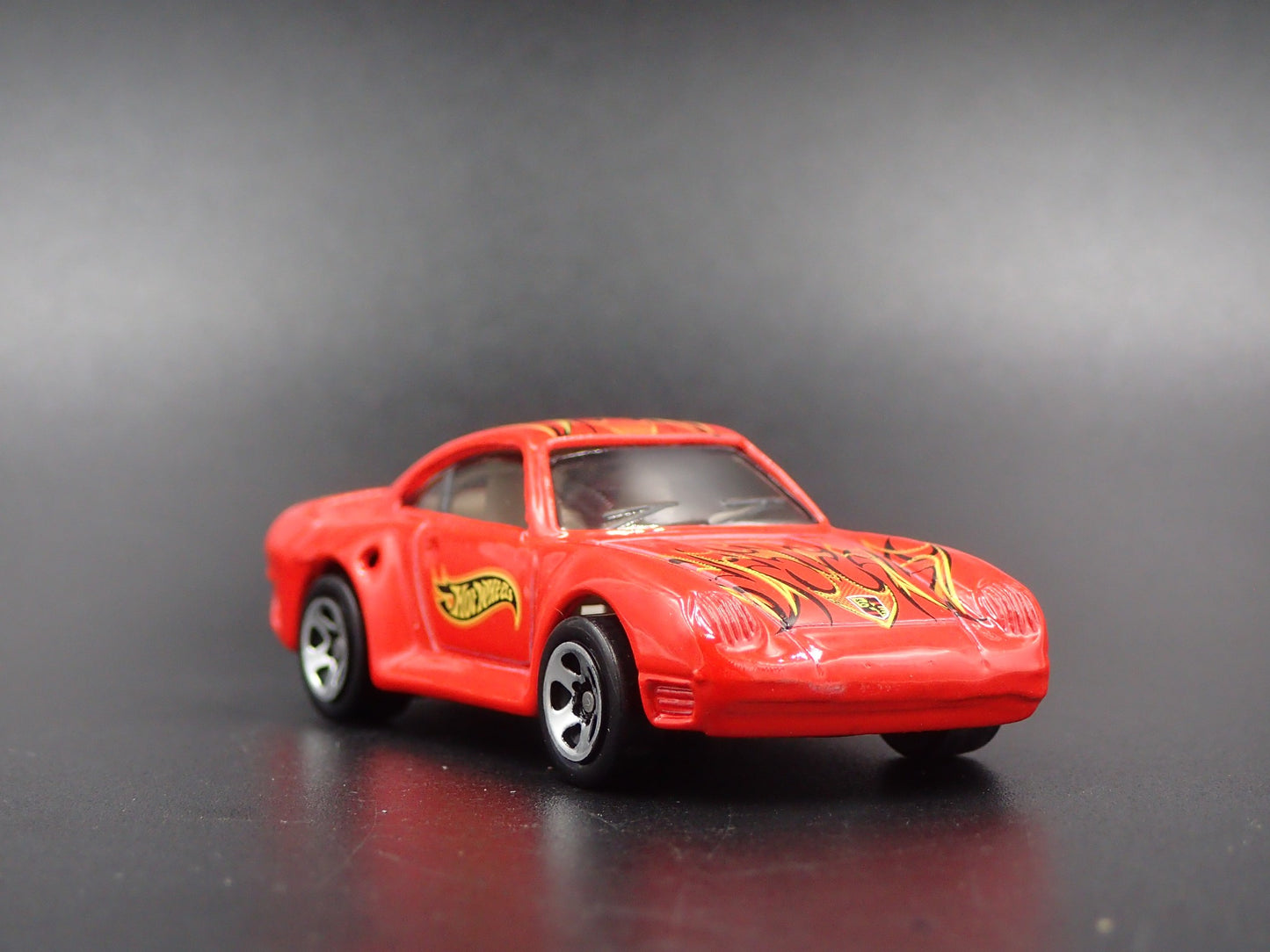 1986-1993 PORSCHE 959 RED 1:64 SCALE COLLECTIBLE DIORAMA DIECAST MODEL CAR