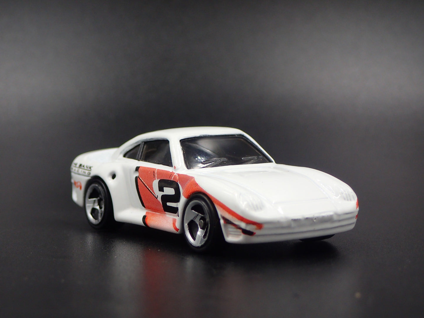 1986-1993 PORSCHE 959 WHITE 1:64 SCALE COLLECTIBLE DIORAMA DIECAST MODEL CAR