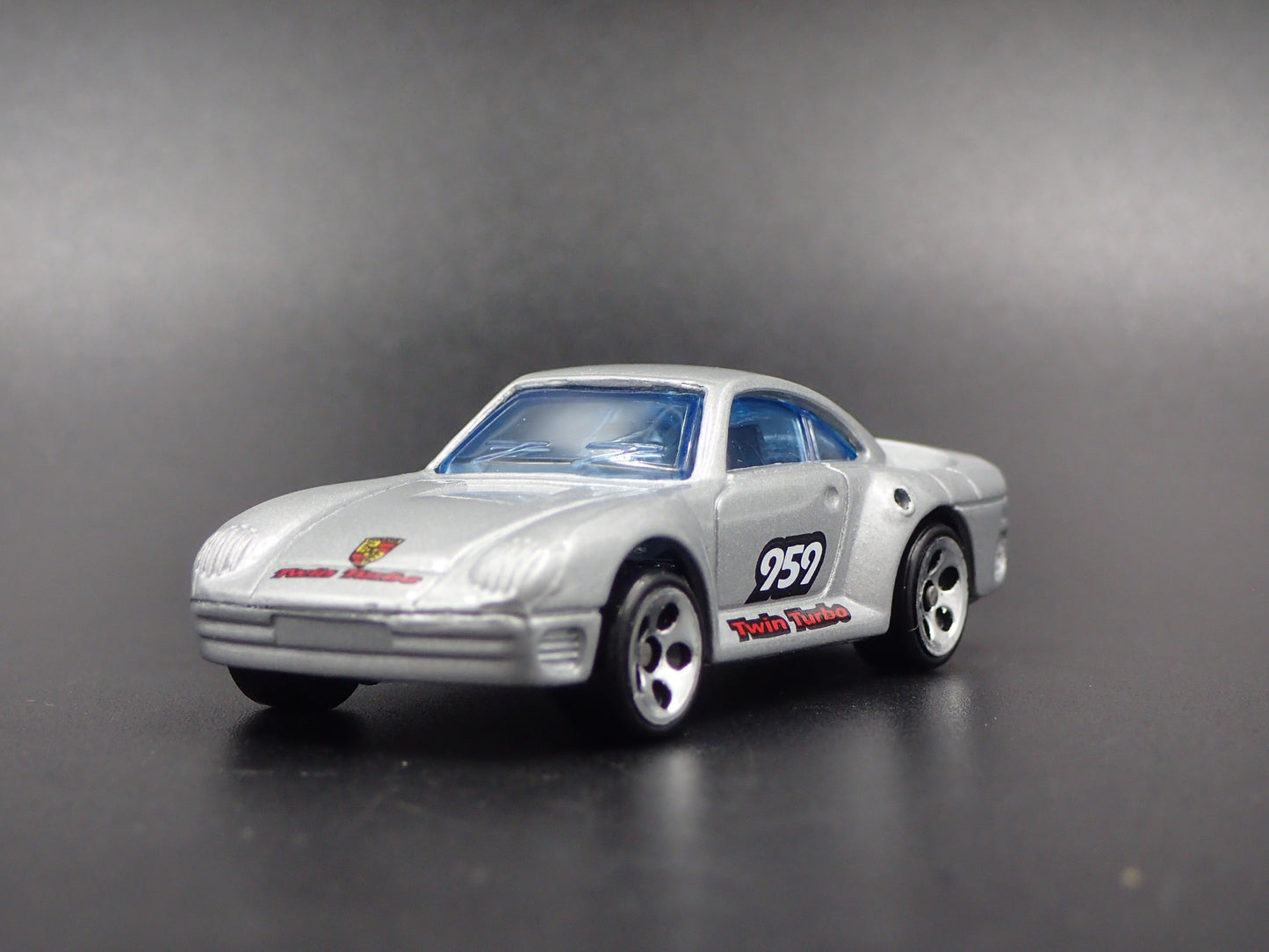 1986-1993 PORSCHE 959 SILVER 1:64 SCALE COLLECTIBLE DIORAMA DIECAST MODEL CAR