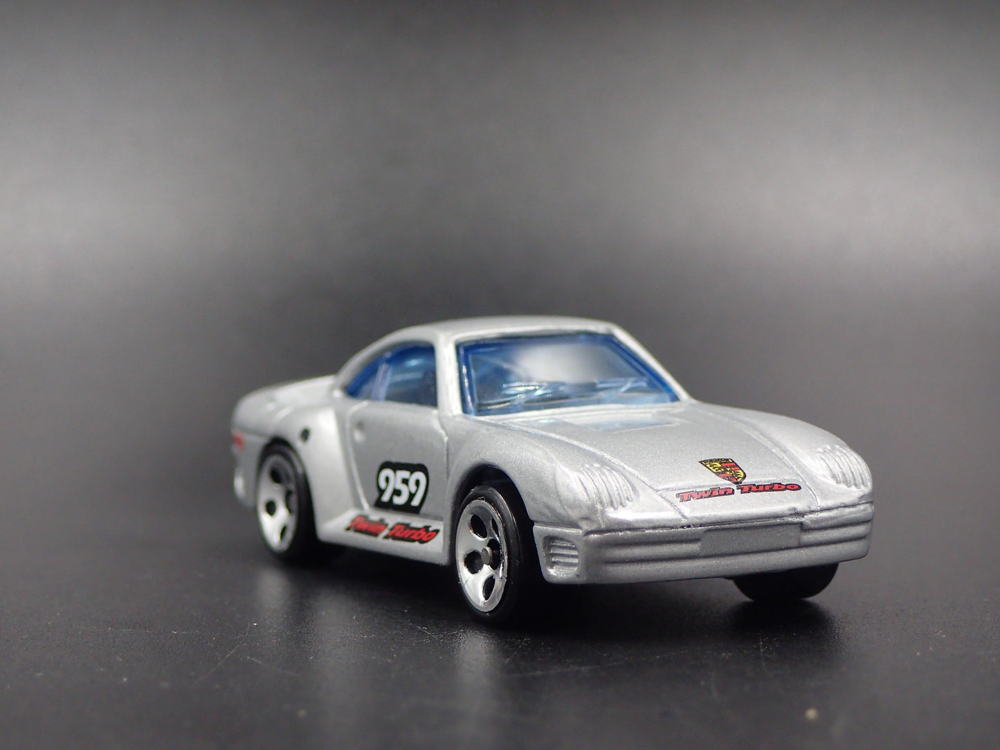 1986-1993 PORSCHE 959 SILVER 1:64 SCALE COLLECTIBLE DIORAMA DIECAST MODEL CAR