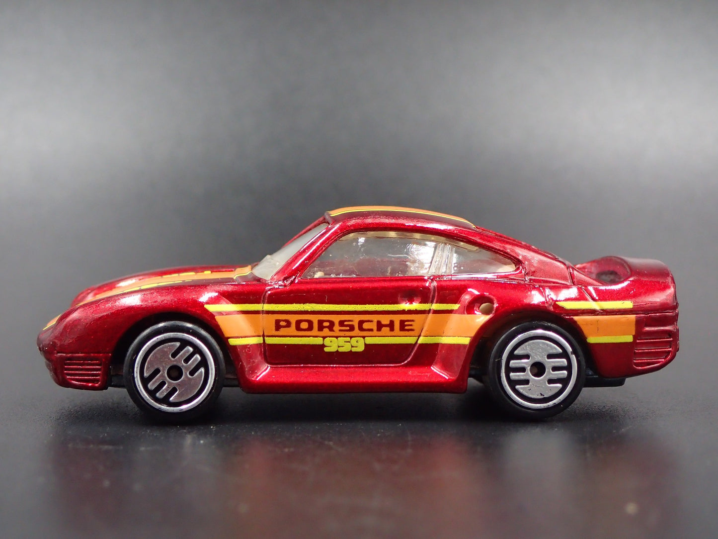1986-1993 PORSCHE 959 1:64 SCALE LIMITED COLLECTIBLE DIORAMA DIECAST MODEL CAR