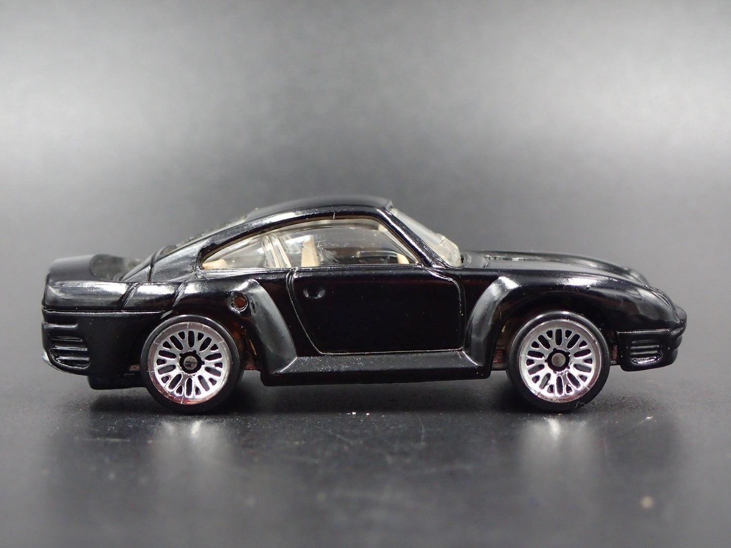 1986-1993 PORSCHE 959 BLACK 1:64 SCALE COLLECTIBLE DIORAMA DIECAST MODEL CAR