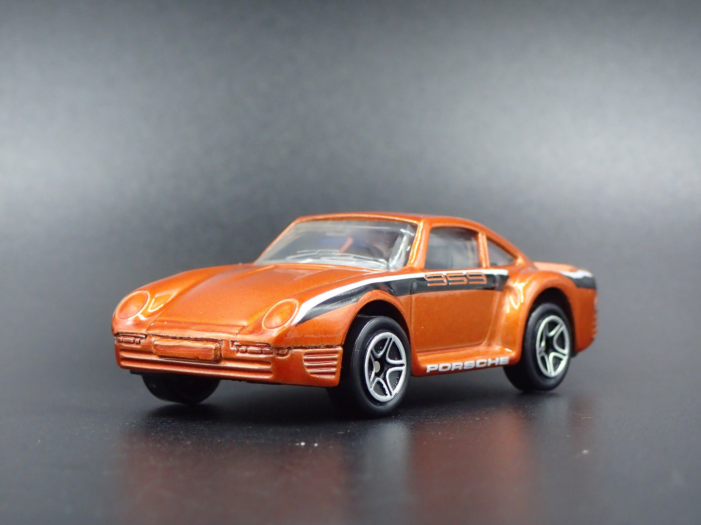 1986-1993 PORSCHE 959 ORANGE 1:64 SCALE COLLECTIBLE DIORAMA DIECAST MODEL CAR