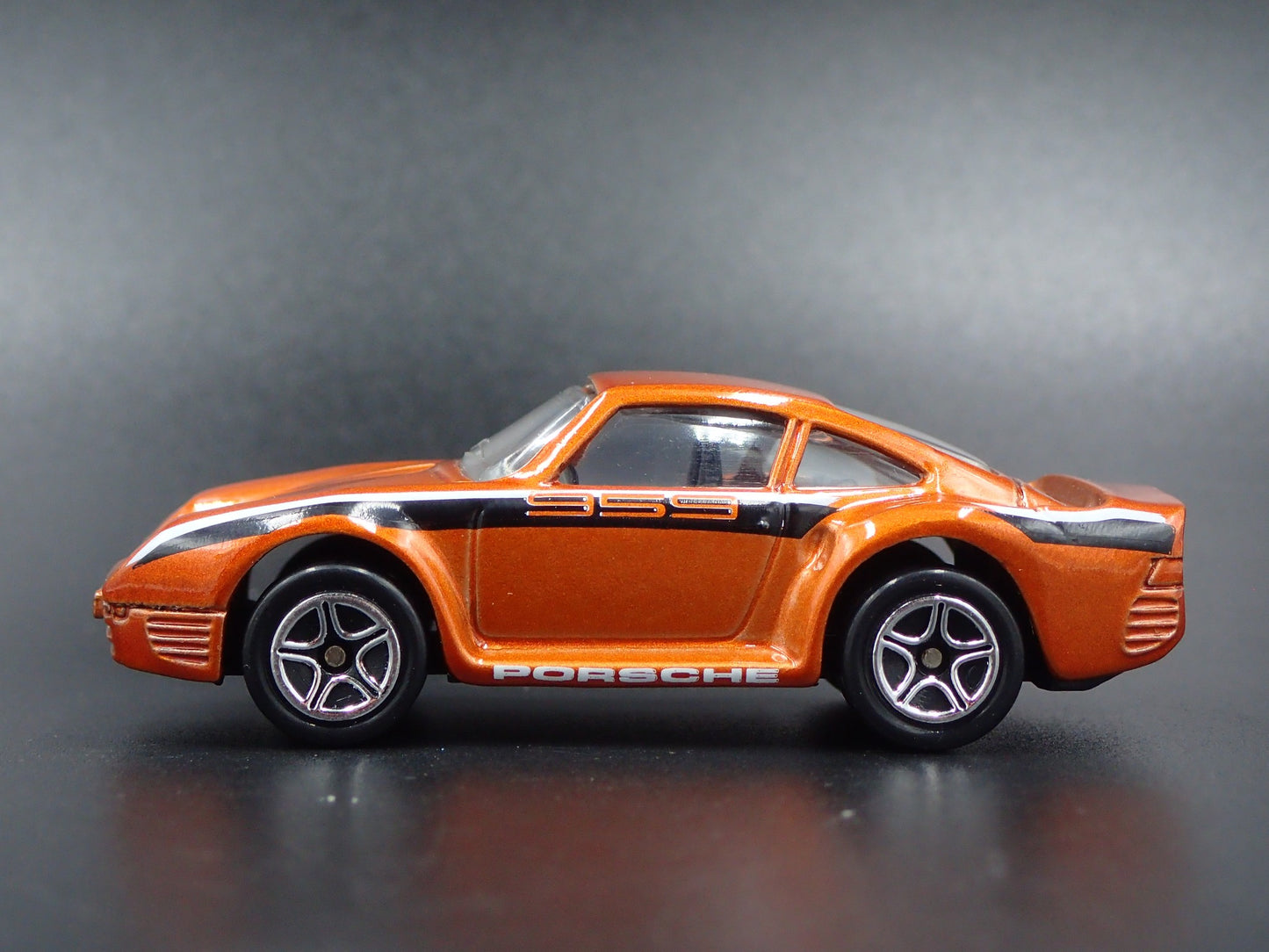 1986-1993 PORSCHE 959 ORANGE 1:64 SCALE COLLECTIBLE DIORAMA DIECAST MODEL CAR