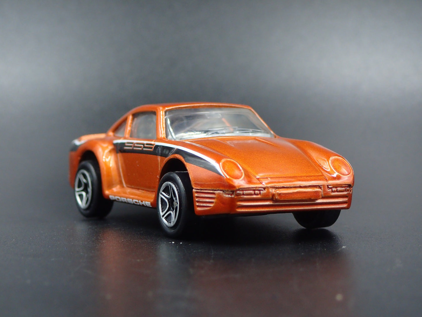 1986-1993 PORSCHE 959 ORANGE 1:64 SCALE COLLECTIBLE DIORAMA DIECAST MODEL CAR