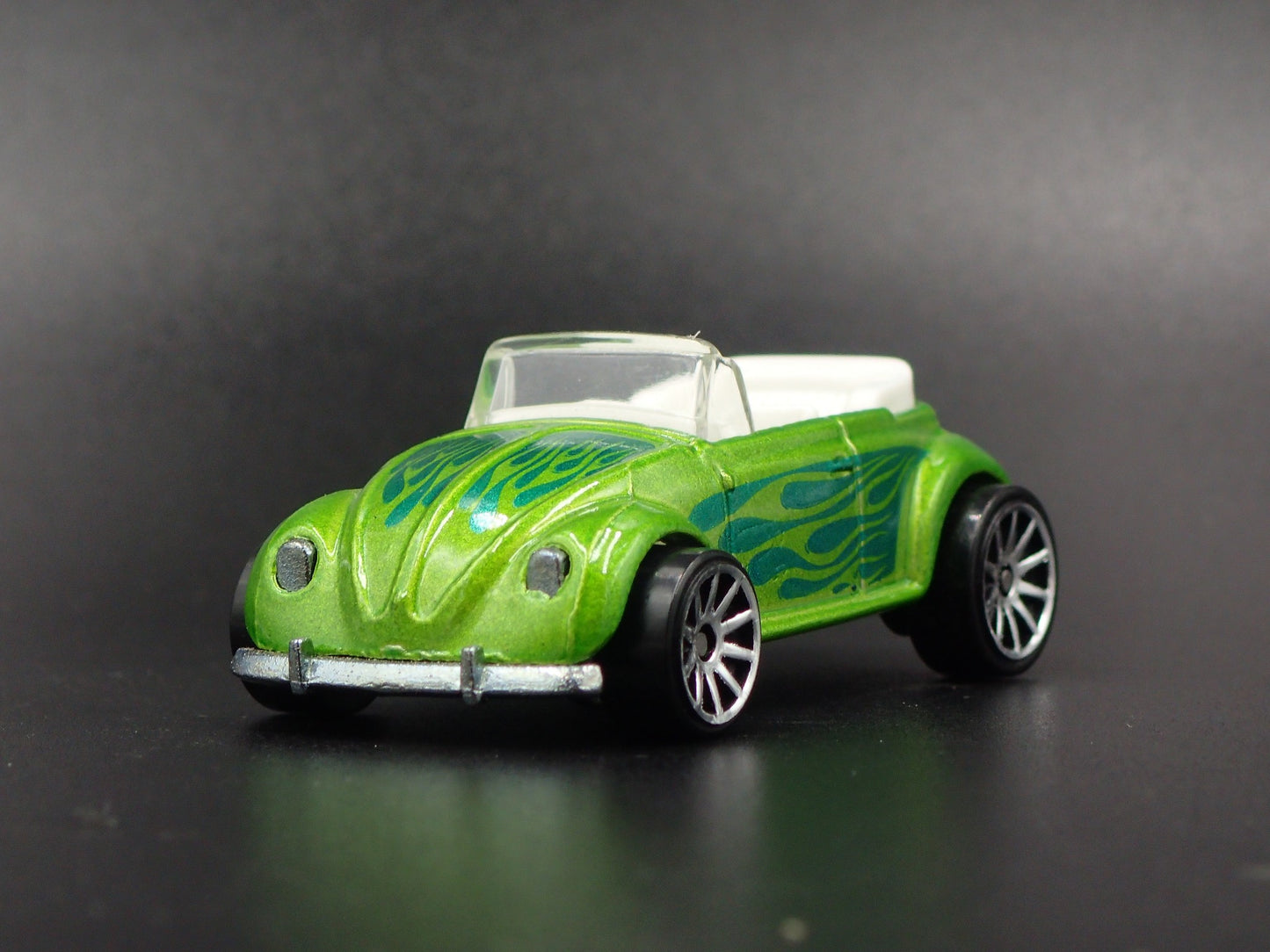 1949 VW VOLKSWAGEN BEETLE BUG CONVERTIBLE 1:64 SCALE DIORAMA DIECAST MODEL CAR