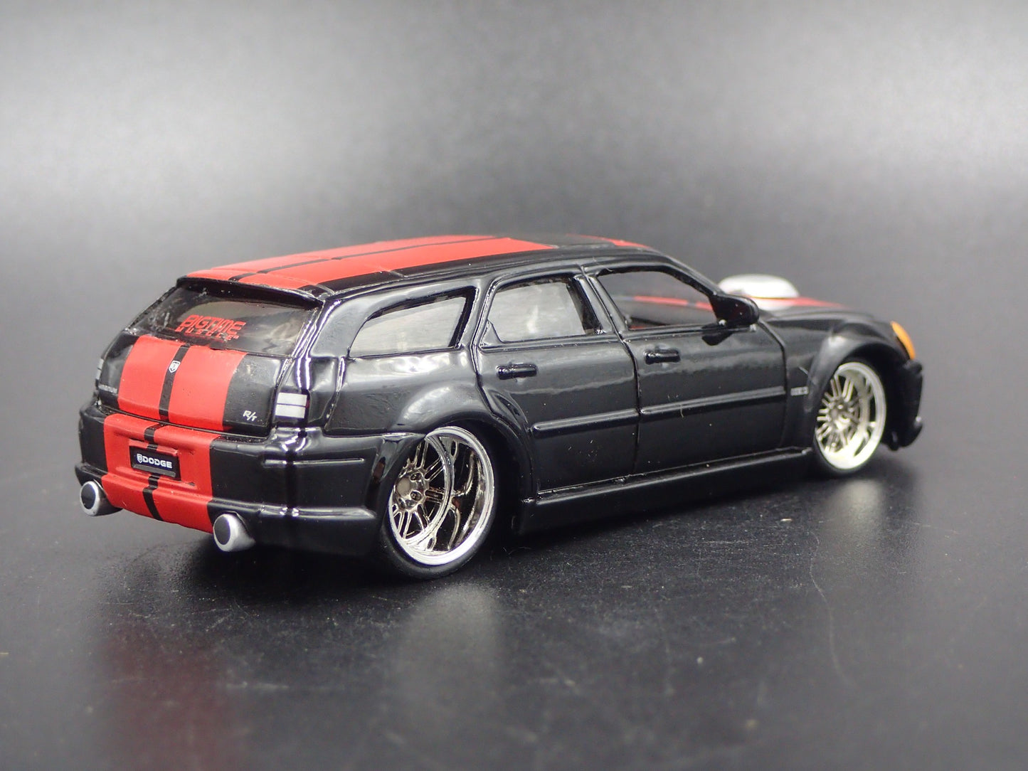 2005-2008 DODGE MAGNUM R/T BLACK 1:64 SCALE COLLECTIBLE DIECAST MODEL CAR