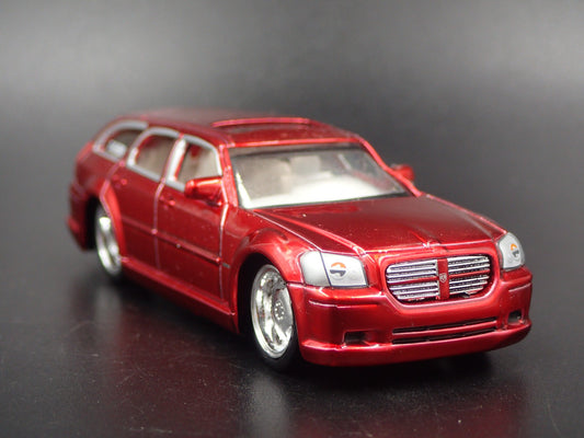 2005-2008 DODGE MAGNUM R/T RED 1:64 SCALE COLLECTIBLE DIORAMA DIECAST MODEL CAR