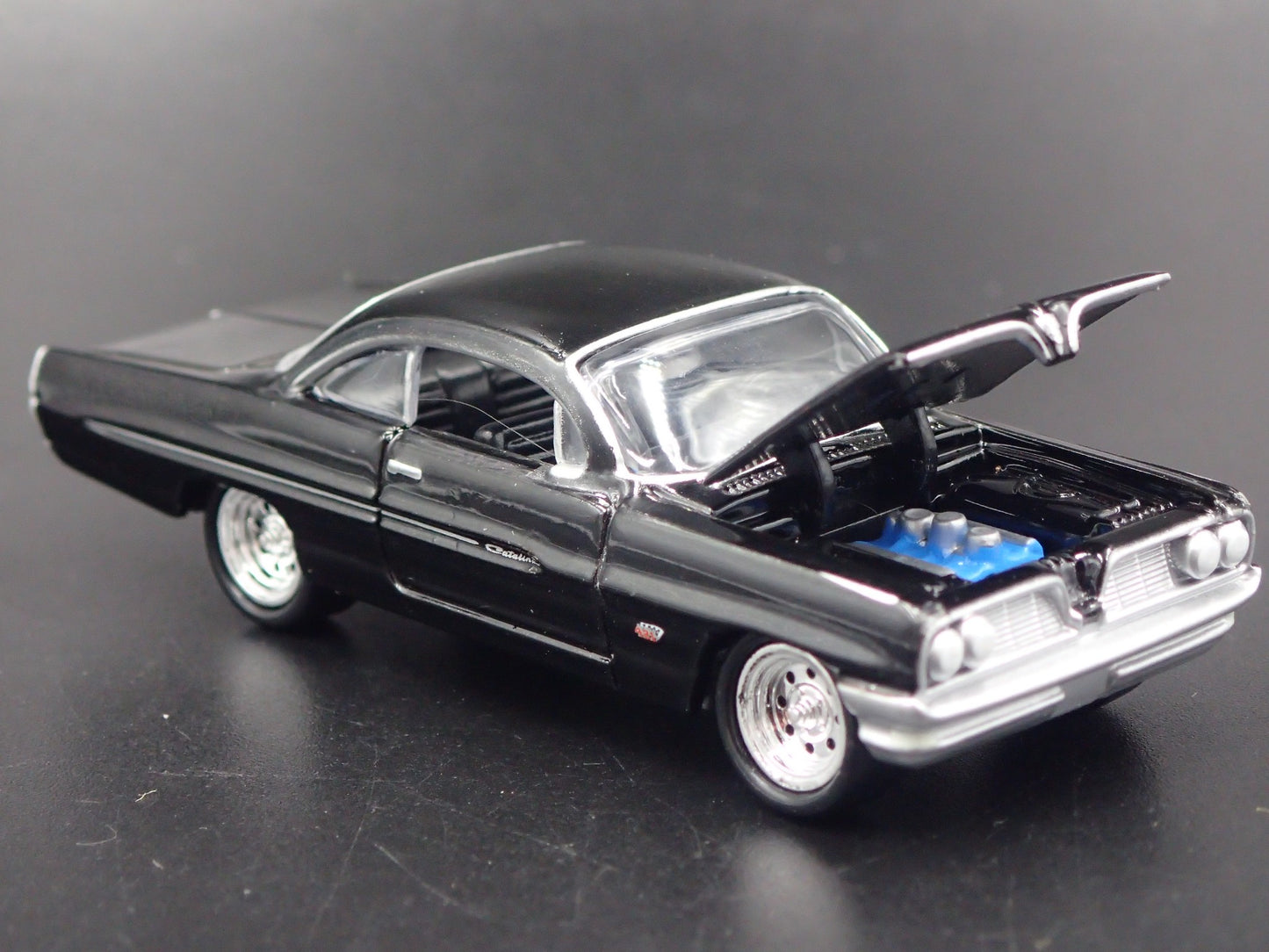1961 61 PONTIAC CATALINA BLACK 1:64 SCALE COLLECTIBLE DIORAMA DIECAST MODEL CAR