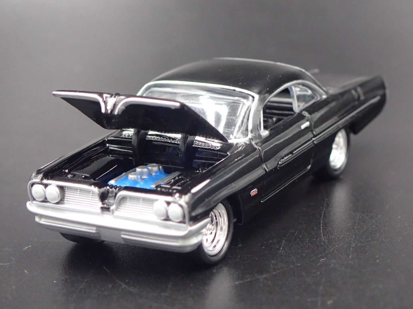 1961 61 PONTIAC CATALINA BLACK 1:64 SCALE COLLECTIBLE DIORAMA DIECAST MODEL CAR