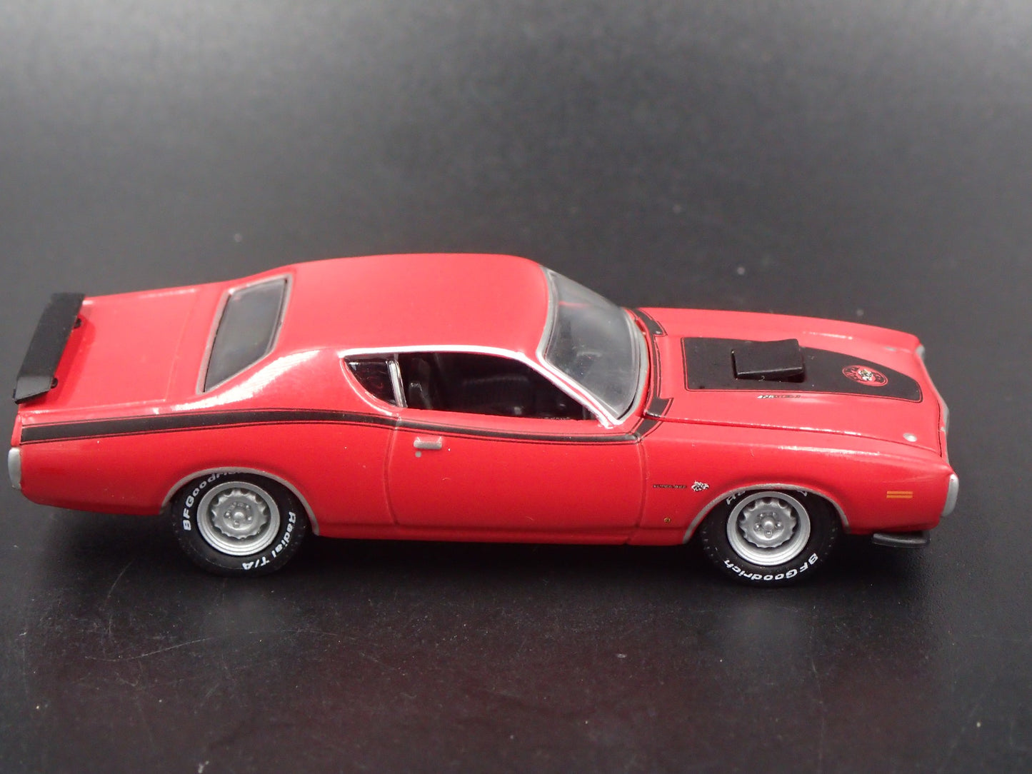 1971 71 DODGE CHARGER SUPER BEE RED 1:64 SCALE DIORAMA DIECAST MODEL CAR
